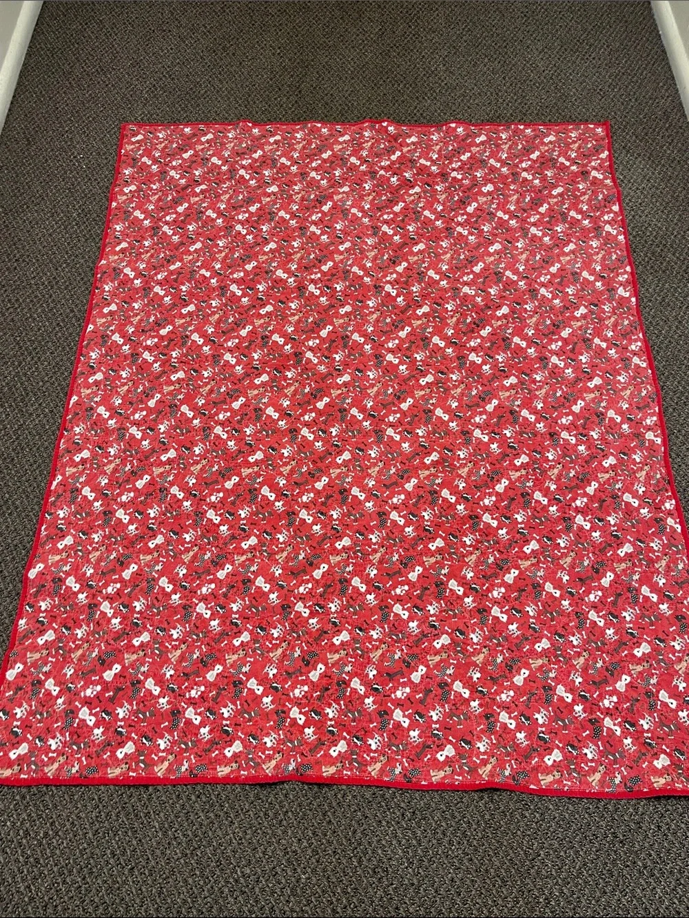 Classic Red and White Star Patchwork w/ Quilt Dog Theme Heavy Cotton  51